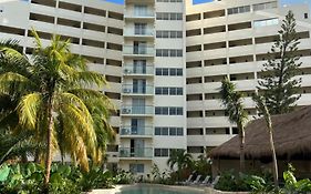 Calypso Hotel Cancun 3*